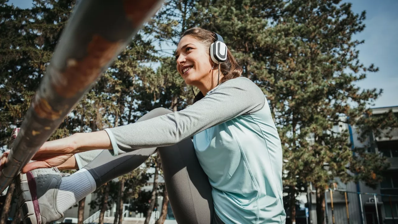 8 Best Over-Ear Headphones for Working Out – Sweat Proof